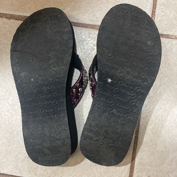 Grazie purple blingy flip flops. Sz 10. - Picture 7 of 7